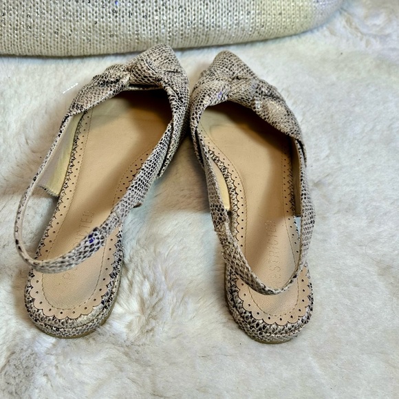 Cream & Black Snakeskin Pointed Toe Slingback Flat - Picture 5 of 9